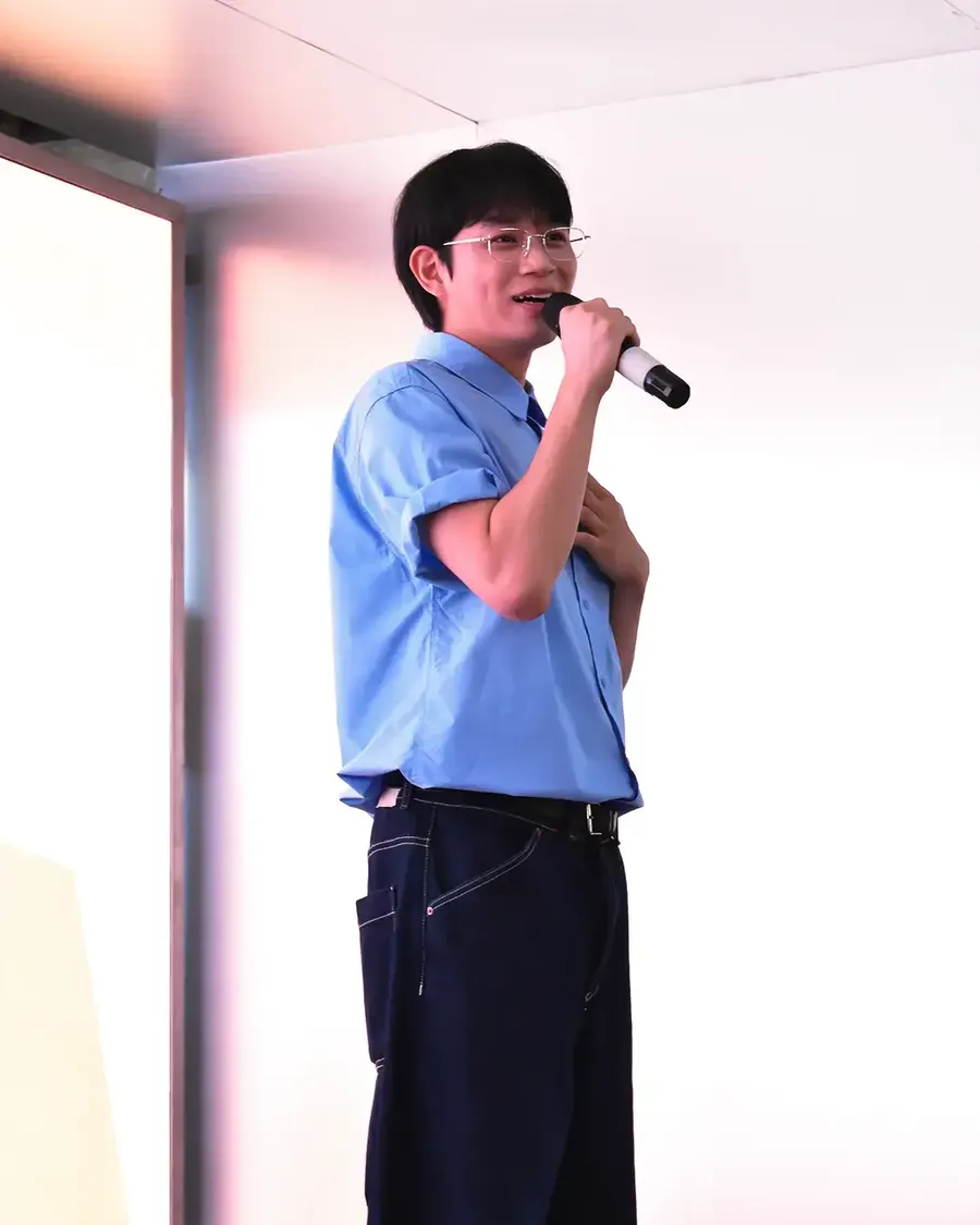 Wynn Performing in His First Fansign Event by Esavya Managed by Kopi Chuseyo